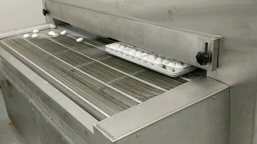 Congelatore a tunnel da 150 kg/h con nastro in acciaio inox, adatto per fabbriche alimentari 