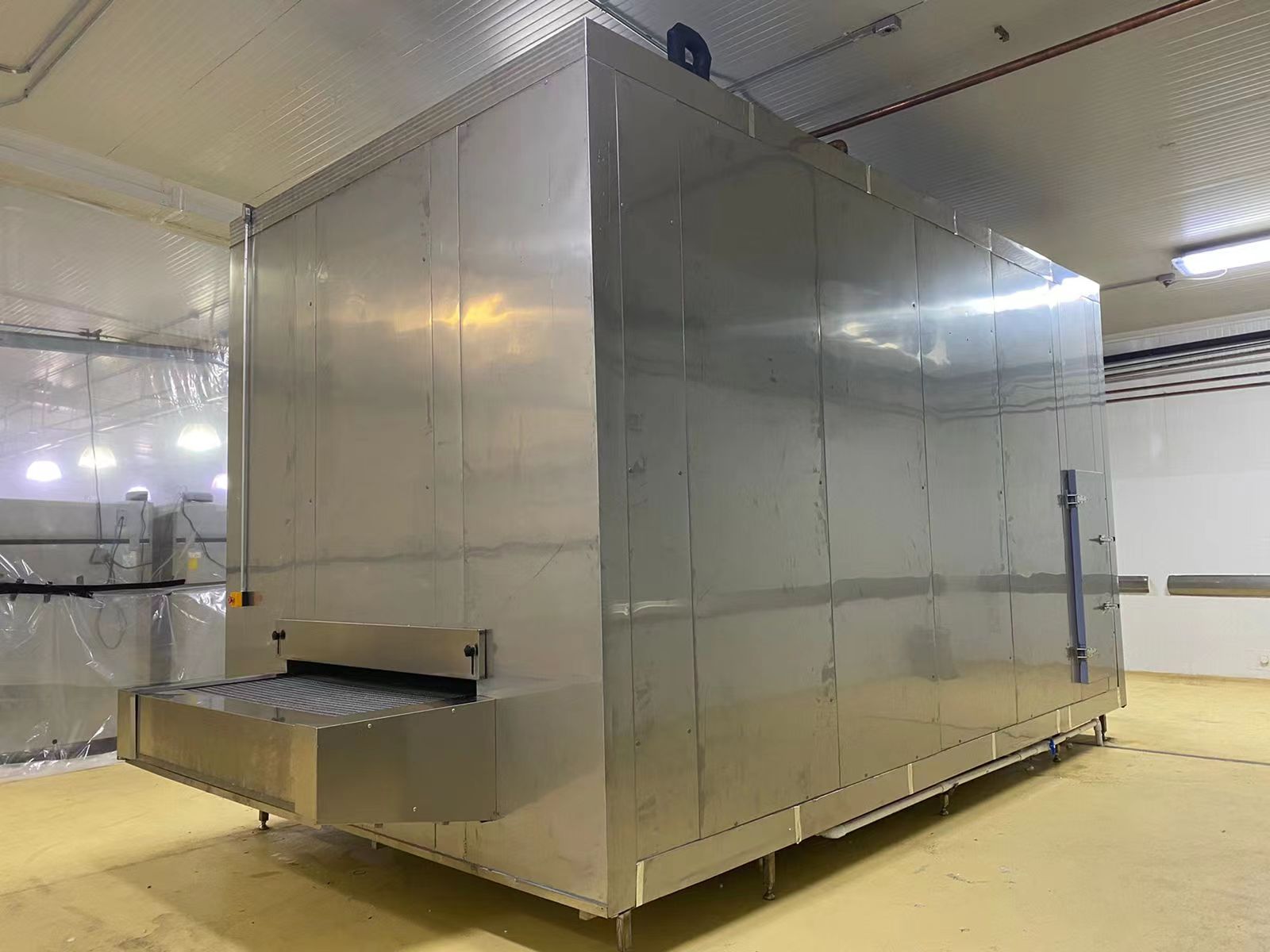 Complete installation of the 500kg/h capacity fried chicken freezing tunnel